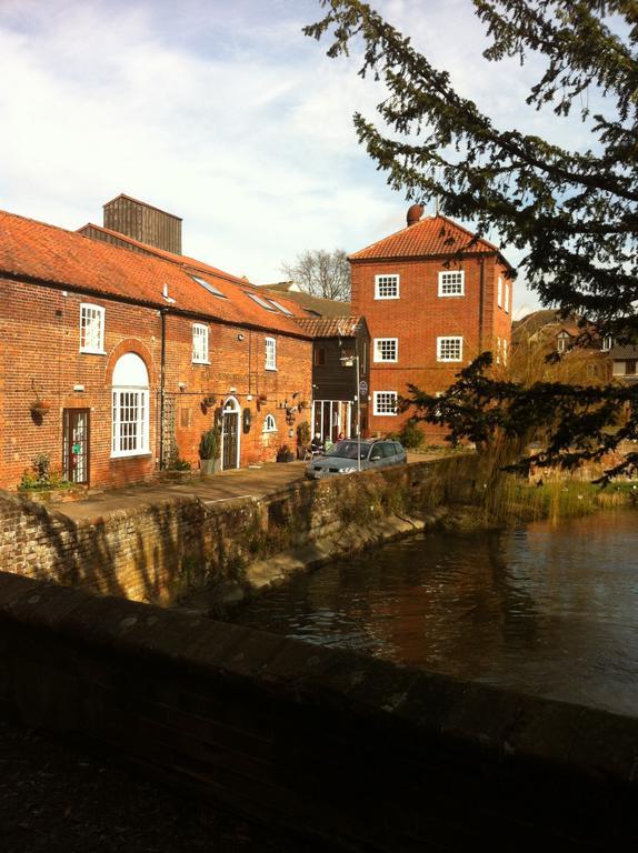 The Wensum Lodge Hotel เฟเกนแฮม ภายนอก รูปภาพ